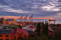 Одесса просыпается: впечатляющий рассвет над морем (ФОТО)