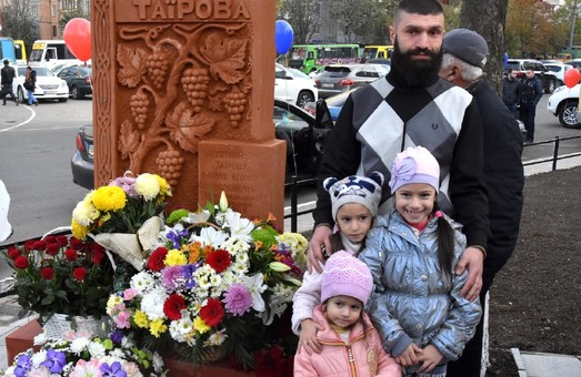 В Одессе открыли памятник знаменитому виноделу