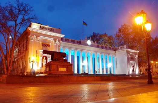 Итоги четверга в Одессе: Зеленый театр остается, обыски в "Кадорре" и авария в городе-спутнике