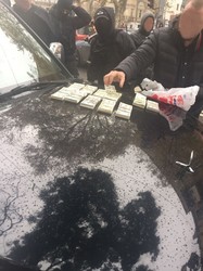 Мелкий по званию, но берет по-крупному: рядового полиции Кисенко поймали на взятке в размере 135 тысяч долларов