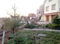 Жители Черноморска вновь обратили внимание городских властей на чрезвычайную ситуацию с оползнями