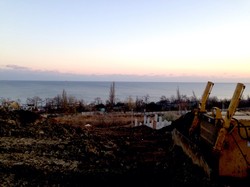 Жители Черноморска вновь обратили внимание городских властей на чрезвычайную ситуацию с оползнями