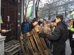 В Одессе попытались заблокировать областную прокуратуру (ФОТО, обновляется)