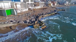 Эксперт по берегоукреплению предсказывает продолжение оползней в городе-спутнике Одессы