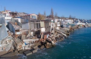Эксперт по берегоукреплению предсказывает продолжение оползней в городе-спутнике Одессы