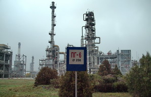 Правая рука Януковича хочет через суд отобрать обратно Одесский нефтеперерабатывающий завод