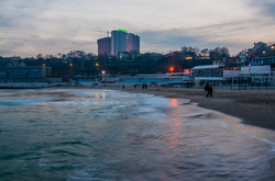 Море в одесской Аркадии: спокойствие и краски декабрьского вечера (ФОТО)