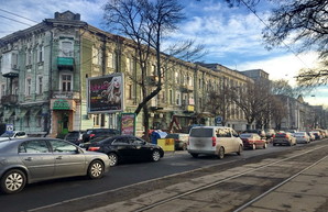 В Одессе провалилась часть дороги на Куликовом поле (ФОТО)