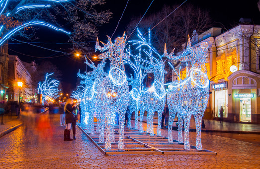 В Одессе проходит подготовка к новогодним праздникам