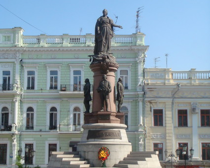 Соцопрос: одесситы высказались против сноса памятника основателям города
