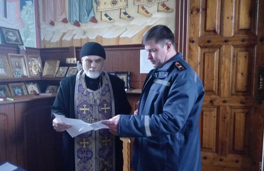 Пожарные Одесской области проверили православные храмы накануне Рождества