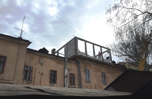 В центре Одессы сносят нахалстрой
