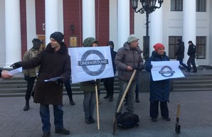На Думской площади протестуют против роста стоимости проезда в одесских маршрутках (ФОТО)