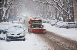 На улицы Одессы выведена снегоуборочная техника