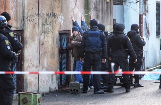 В центре Одессы произошла крупная перестрелка: ранены полицейские, преступник убит