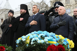 В Одессе возложили цветы к памятнику по случаю Дня соборности Украины