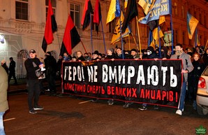 В Одессе провели факельное шествие в память о Героях Крут