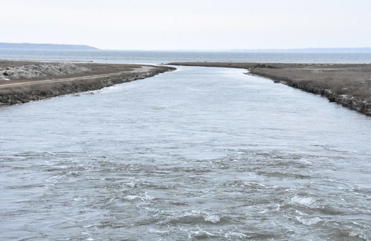 Тилигульский лиман уже получает воду из Черного моря (ФОТО)