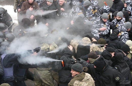 Во время суда над одесским мэром, в массовых беспорядках пострадало 20 активистов и 1 полицейский
