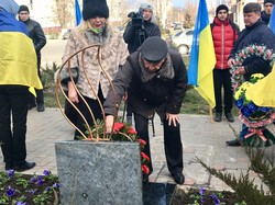 В городе-спутнике Одессы почтили память Небесной сотни