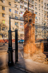 Как в Одессе ремонтируют забор, построенный из старинных пушек (ФОТО)