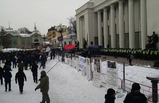 Под Верховной Радой митингуют против мэра Одессы