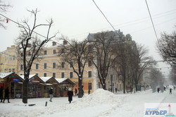 Одессу накрыла метель: пустые улицы, котики и огромные сугробы