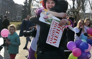 Завтра одесситы обнимутся на Дерибасовской