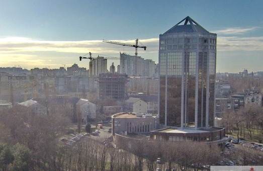 В Одессе продают высотное здание обанкротившегося банка