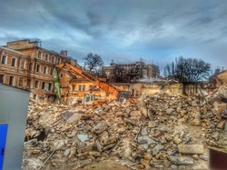 Апокалиптический пейзаж в центре Одессы: как сносят Чайную фабрику (ФОТО)