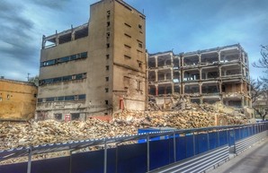 Апокалиптический пейзаж в центре Одессы: как сносят Чайную фабрику (ФОТО)