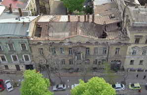 В знаменитом доме Гоголя в Одессе рухнула крыша (ФОТО)