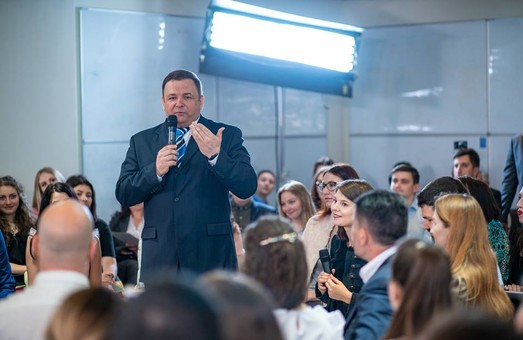 Председатель КСУ в Одессе: пришло время уважать Конституцию