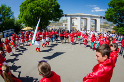 В Одессе исполнили болгарский национальный танец Хоро (ФОТО)