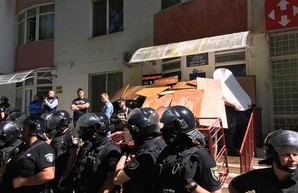 В Одессе активисты штурмовали офис дилеров криптовалюты (ФОТО)