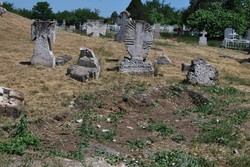 Вблизи Одессы разрушаются старинные казацкие некрополи