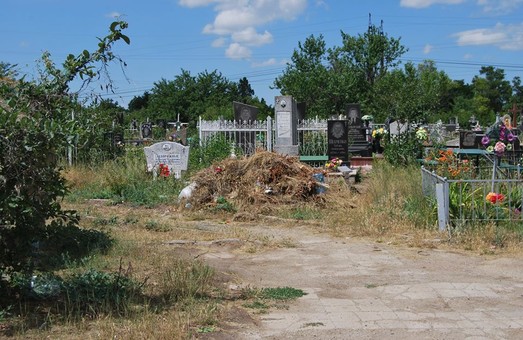 Сельсовет в Одесской области уклоняется от ликвидации свалки на старинном казацком кладбище