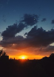 Фото дня: закат над одесской Слободкой