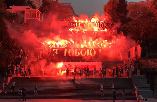 В Одессе прошла огненная акция в поддержку Олега Сенцова (ФОТО)