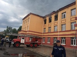 Школа в Одесской области загорелась от удара молнии (ФОТО)