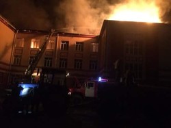 Школа в Одесской области загорелась от удара молнии (ФОТО)