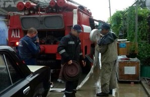 Ночной ливень в Одесской области валил деревья и затопил дворы