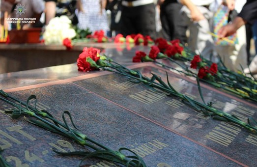 Одесса отдала почести погибшим правоохранителям