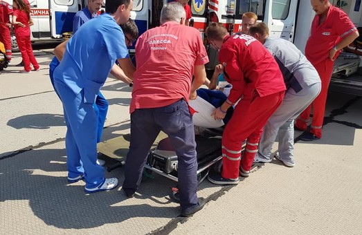 В Одессу на самолёте доставили более двух десятков раненых бойцов
