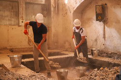 В Одессе мэр и депутаты вкалывали в роли чернорабочих на стройке