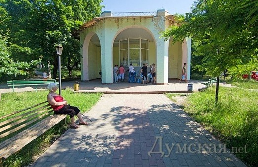 Бювет в Михайловском сквере закрыли на ремонт