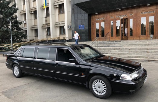 Кто хочет покататься по Одессе на президентском лимузине?