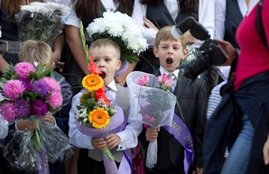 Ильченко и Карцев на школьной линейке