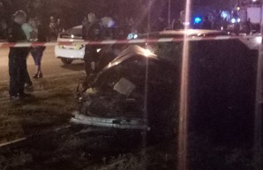 В Одессе уличный гонщик врезался в остановку, убив двух человек (ФОТО 18+, обновлено)