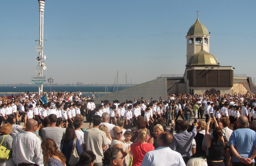 По Одессе пройдет марш моряков-курсантов